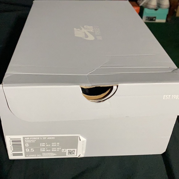 Nike Air Force 1 - Picture 3 of 3